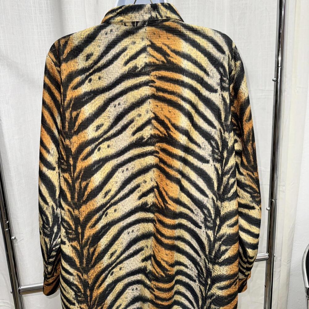 Vintage Tiger Print Oversized Button-Up Shirt - Picture 3 of 4